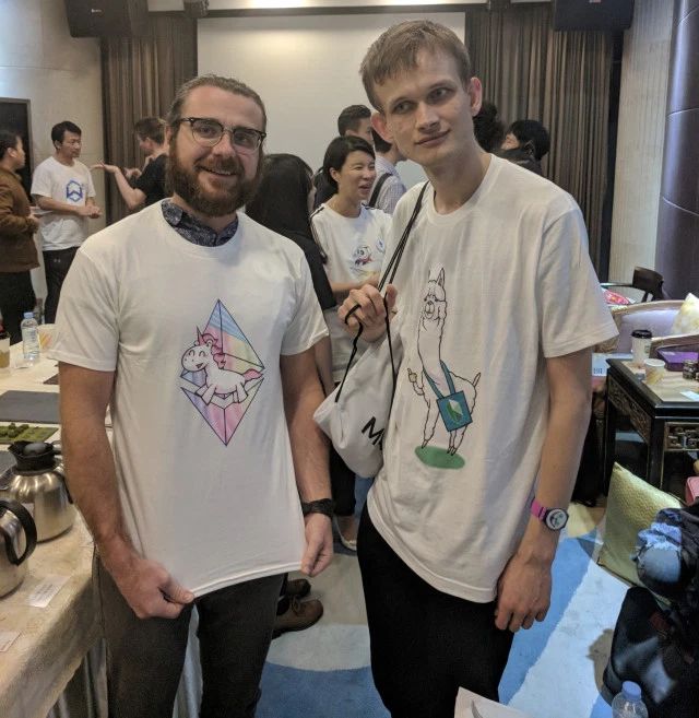 这位小哥用1个比特币环游世界1年,还偶遇了V神、约翰·迈克菲
