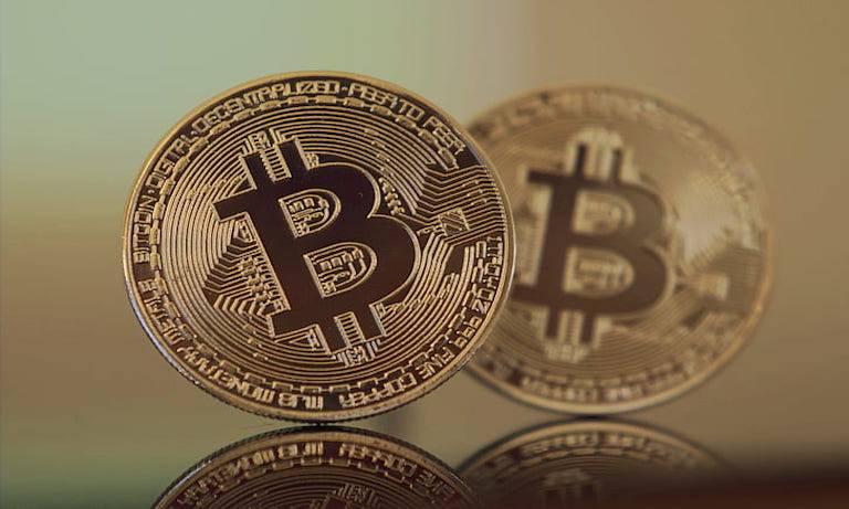 减半前投资者大量买入，比特币平均交易费用飙升至10个月以来最高水平