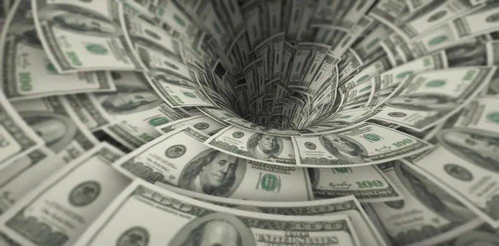 资金盘的地推大战：大学生兼职摆地摊，老年人成收割对象