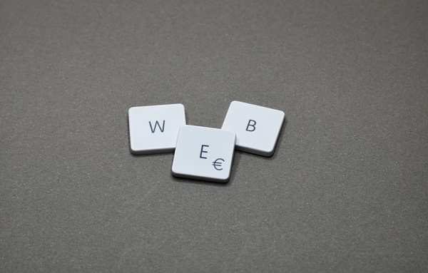 为Web3打工的年轻人：高薪、远程 惬意又危险
