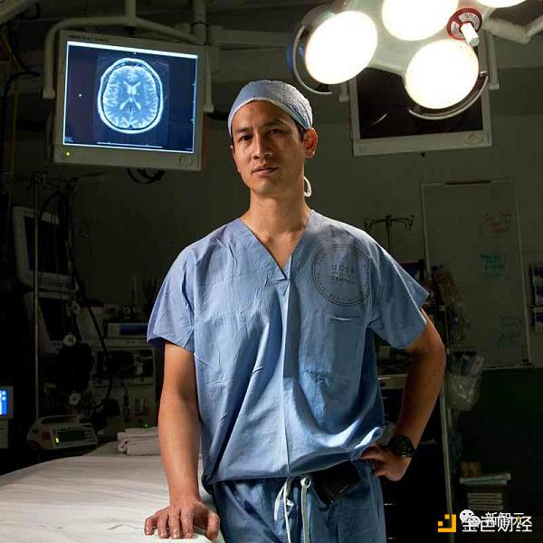 中风瘫痪18年  AI让她再次「开口说话」：脑机接口模拟表情  数字化身当嘴替