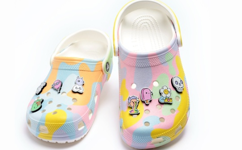 Doodles版洞洞鞋3天售罄  蓝筹NFT卖货自救