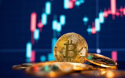 十次暴涨百年金融启示：比特币如何从避险资产到全球货币