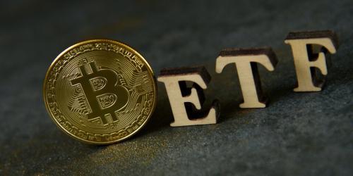 比特币ETF在二月份流出资金达9.29亿美元,市场情绪低迷