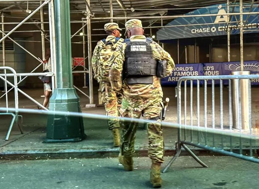 白宫高层大换岗，马斯克‘双帽’谢幕