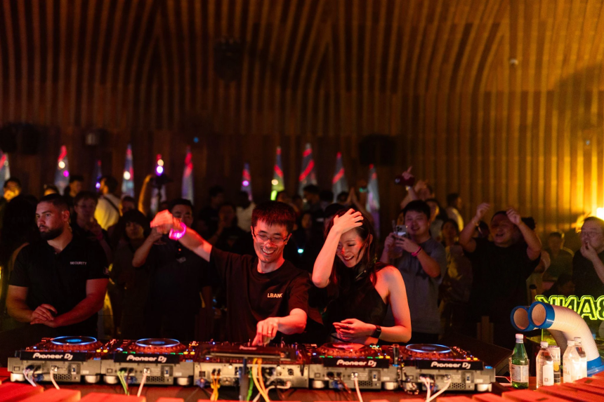 LBank成功主办TOKEN2049迪拜最火爆音乐节“1001 Crypto Nights”,深化全球加密文化版图