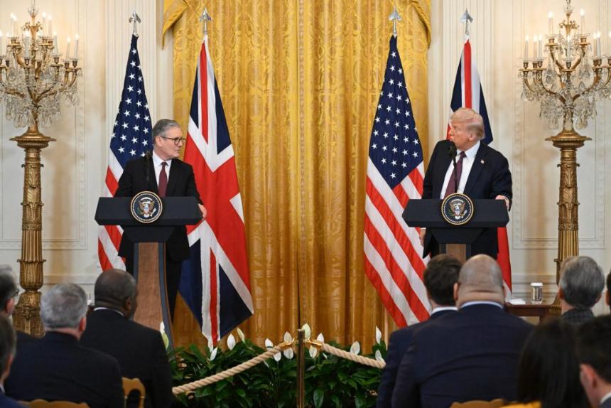 美国总统唐纳德·特朗普与英国首相基尔·斯塔默