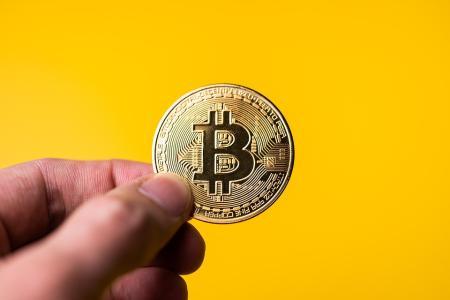 比特币倒头肩形态或将引发市场巨震