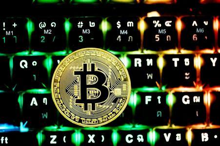 比特币巨额押注：交易员豪赌 10 亿美元，押注 BTC 持续上涨