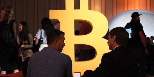  拉斯维加斯氛围和历史最高点：比特币忠实拥趸涌向罪恶之城 