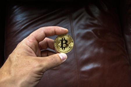 比特币或将在6月中旬突破12万美元，分析师建议在10.4万美元附近布局多头
