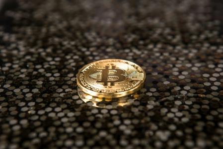 比特币或将在2025年第三季度突破13万美元,分析师称其正效仿黄金上涨路径