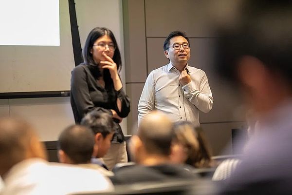 Meta最强AI天团首次曝光  8名华人扛把子 扎克伯格挖遍硅谷墙角