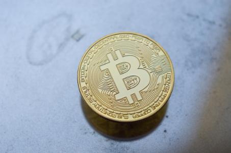 比特币冲击12万美元大关:加密市场上涨逻辑全解析