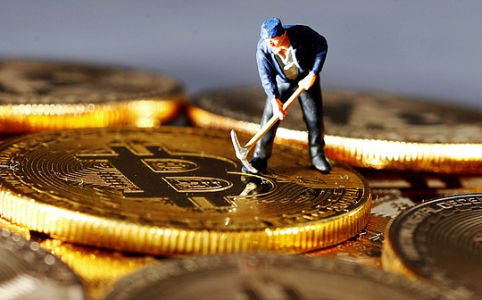 比特币挖矿能源策略：托管、离网与混合模式解析