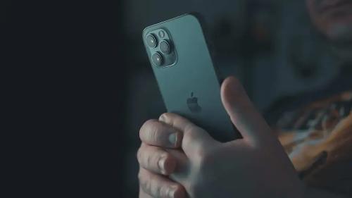 一部iPhone值多少比特币?2011年至2025年价格演变回顾