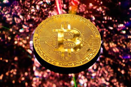 比特币矿工策略大转变：价格突破114,000美元后，他们为何选择囤积而非抛售？