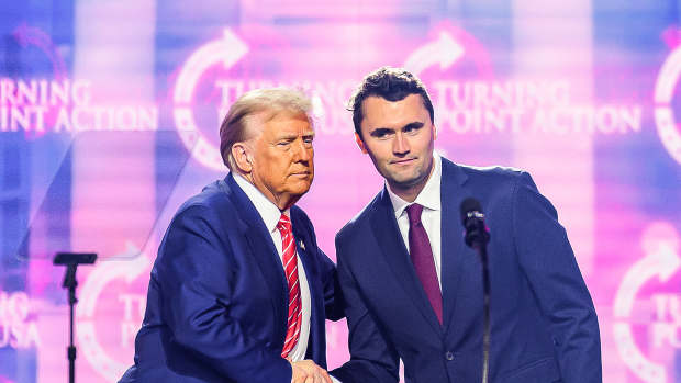 Roblox、TikTok 将删除 Charlie Kirk 的枪击视频,加密货币社区爆发