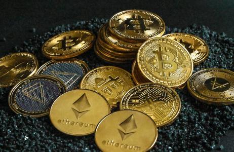 ETF季即将到来？分析师推荐3个最佳加密货币预售投资机会