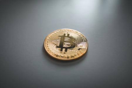 比特币关键支撑位11.52万美元博弈:史上最大期权到期日临近