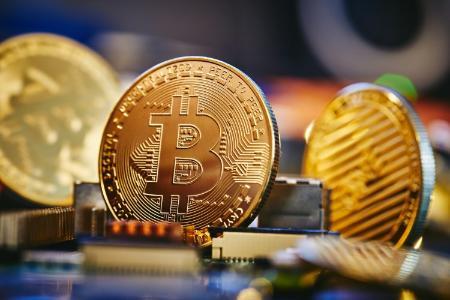 美联储降息引发比特币交易所供应比率下降，或推动价格测试12万美元关口