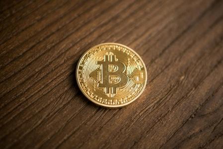 比特币面临看跌压力：交易所流入激增或致112,000美元支撑位失守