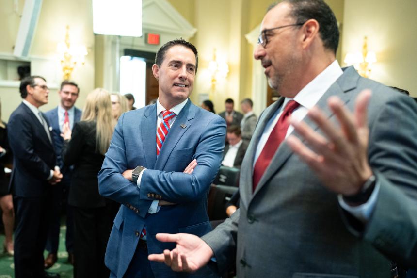 俄亥俄州州务卿弗兰克·拉罗斯与众议院行政委员会讨论