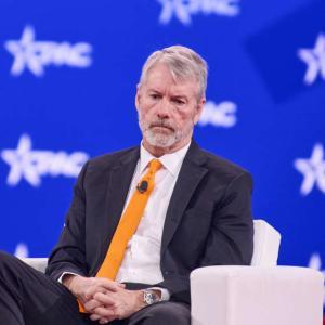 迈克尔·塞勒的 MicroStrategy 股票因加密货币市场暴跌而受挫