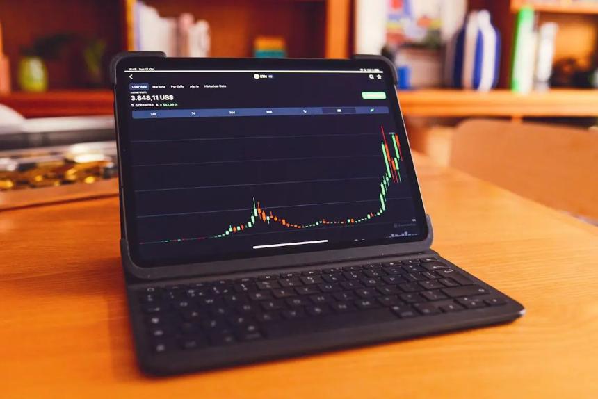BlockDAG 的 Awakening 测试网预售金额近 4.15 亿美元，超越 Bitcoin Hyper 和 Pepenode