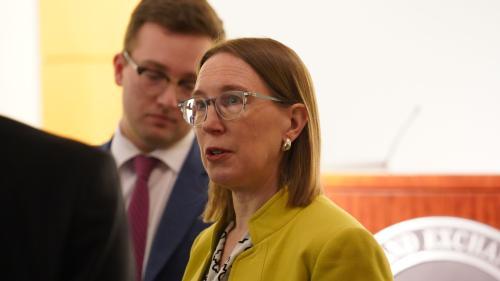 SEC官员Hester Peirce：SEC愿与代币化资产发行人合作，呼吁深入监管探讨