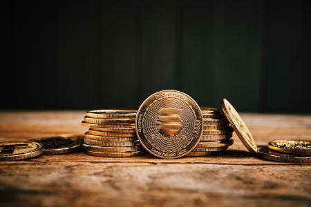 Mobcast通过14亿日元债券支持Solana，分析师预测SOL价格2030年或达1万美元