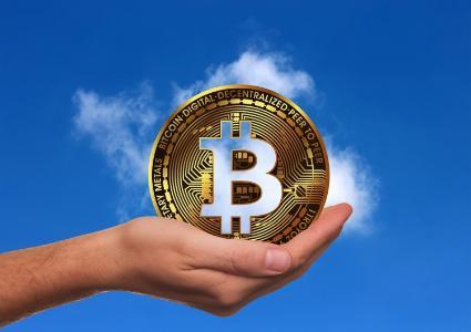 比特币主导地位的轮回：资本为何在山寨币爆发前回流至BTC