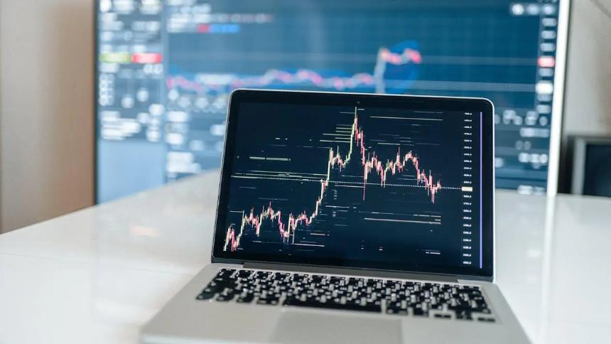 XRP逼近0.85美元,TRUMP代币因政治热度飙升,BlockDAG以0.0018美元报价与排名空投引领真实生态系统发展