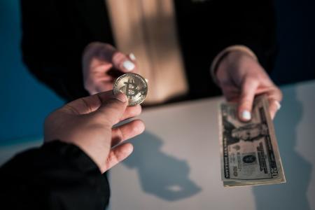 比特币市场崩盘后获利回吐达22.5亿美元:投资者情绪与支撑位分析