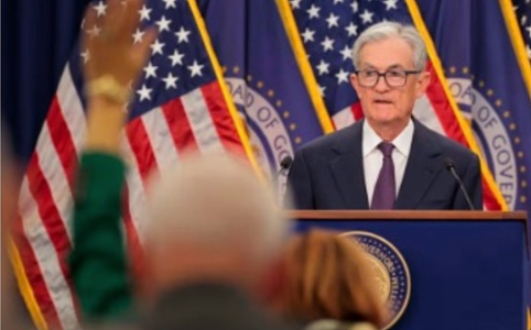 鲍威尔暗示降息可能性增加：就业市场面临下行风险，或即将停止缩表