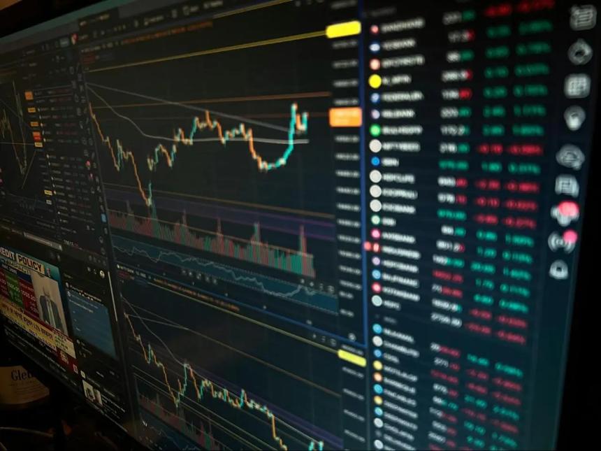 BlockDAG 的入场费为 0.0015 美元，已售出超过 270 亿枚代币，融资额超过 4.25 亿美元，证明它是下一个爆发式增长的加密货币