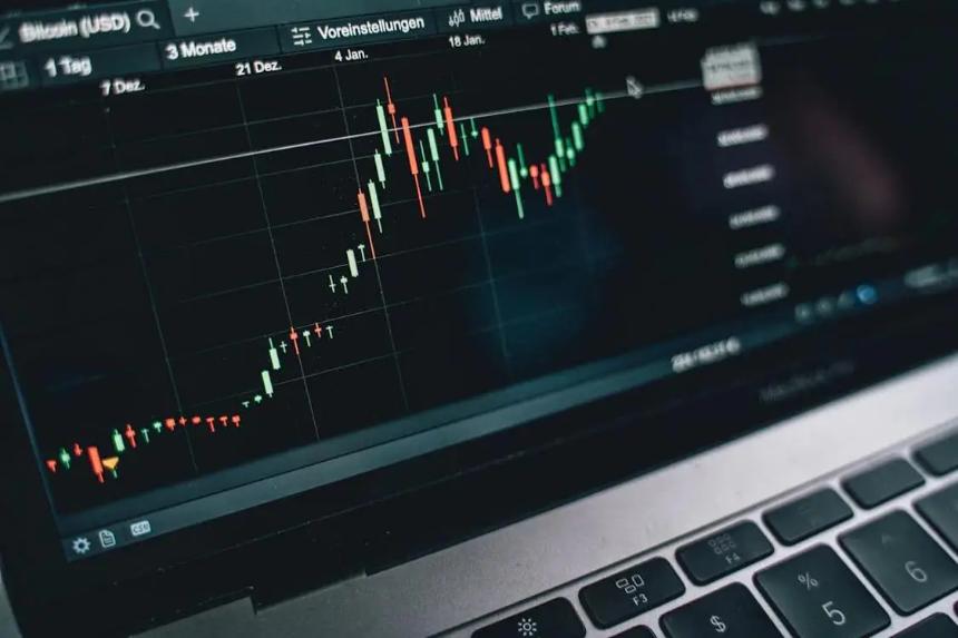 XRP目标3美元、DOGE飙升50%,BlockDAG以4.3亿美元预售引领2025年加密货币市场新格局