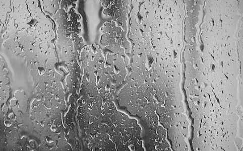 经济繁荣的假象：资产泡沫与货币危机的双轨现实