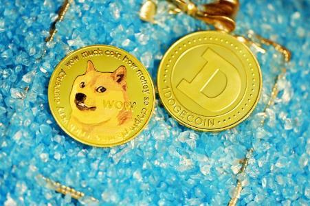 狗狗币市值突破关键阻力位,长期看涨趋势稳固