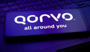 英伟达市值逼近5万亿美元,人工智能热潮推动市场创下历史新高