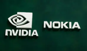 英伟达市值逼近5万亿美元,人工智能热潮推动市场创下历史新高