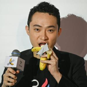 亿万富翁豪掷620万美元购入“胶带香蕉”艺术品，下一步或将瞄准黄金马桶？