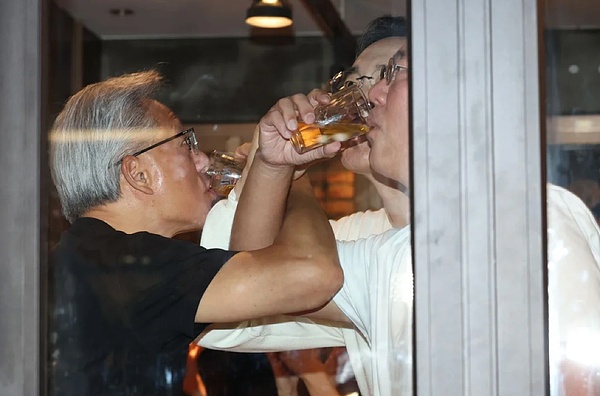 AI泡沫的三个故事：韩国炸鸡 鬼屋老板与GDP零增长