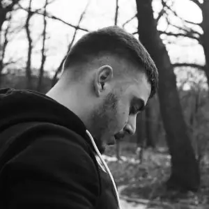 特朗普在美国商业论坛上发表讲话，宣布美国进入‘黄金时代’。