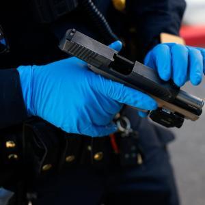  在保守派强烈反对后，一家大型加密货币公司取消了购枪禁令。 