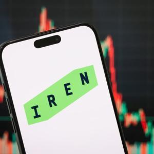 微软合作引发关注：IREN股价在财报发布前逆势下跌