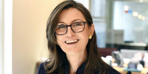 Cathie Wood因稳定币崛起下调比特币价格目标至120万美元