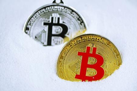 比特币市场巨变：大资金加速转移，老鲸鱼大规模抛售