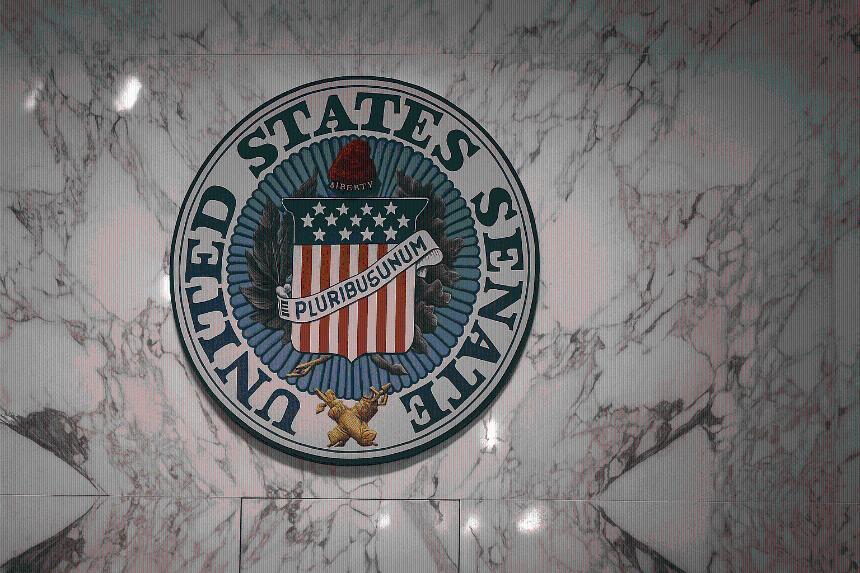  最新消息：美国参议院通过法案重启政府运作，比特币价格突破10.6万美元 