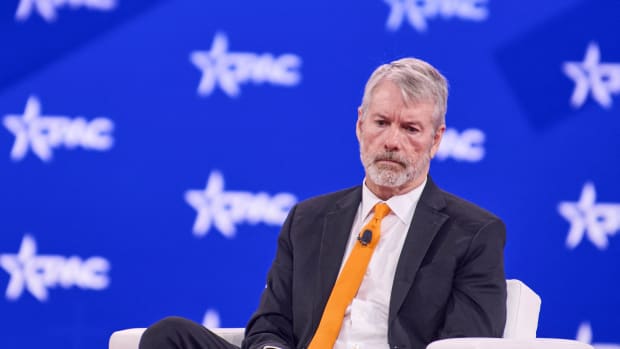 美国10月经济数据或“永久缺失”引发比特币与XRP价格剧烈震荡